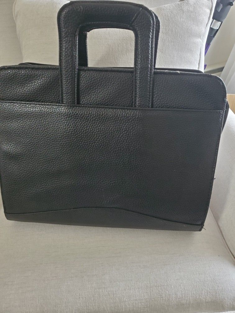 Three Nice Looking Tote Bags And Black Leather Three Bring Portfolio