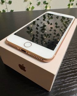 iPhone 8 Plus rose gold 64 GB  carrier unlocked  9.5/10  cond