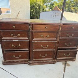 Dresser