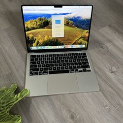 2022 MacBook Air with M2 Chip + 100% battery health