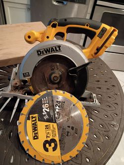 DeWalt saw new blade no battery