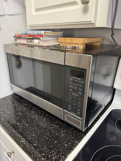 GE 1.6 Cubic Ft. Countertop Microwave