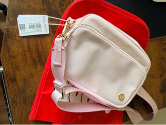 Lululemon crossbody 2L metal hardware blissful pink and gold