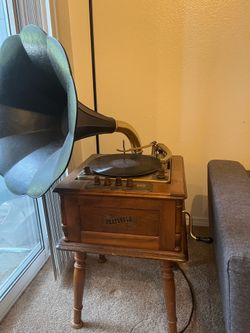 Grafanola by Guild