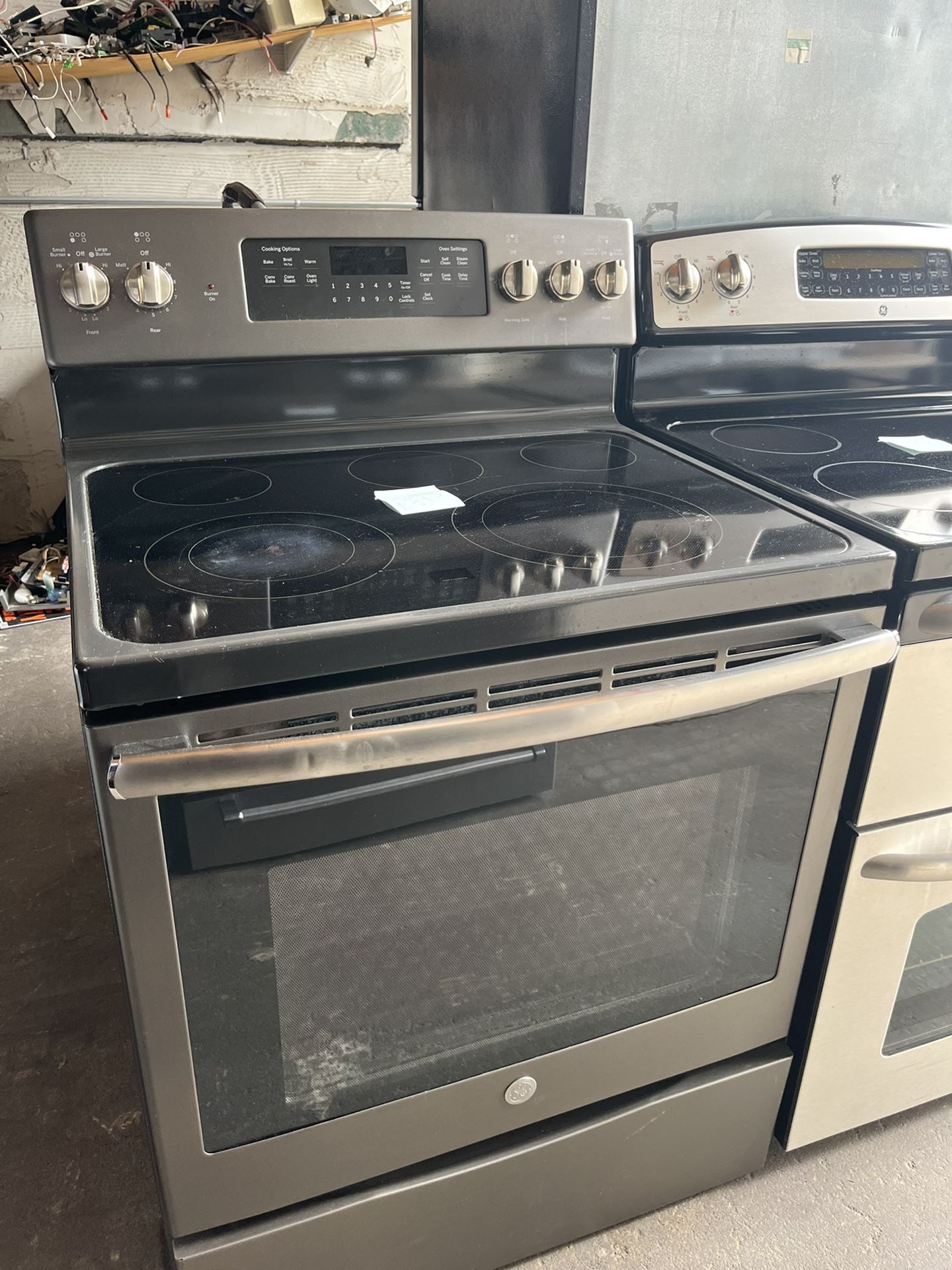 GE Gray Glasstop Electric Stove 