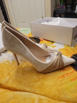 *SERIOUS INQUIRIES PLEASE!!* Pointed toe velvet stiletto high **NEW**