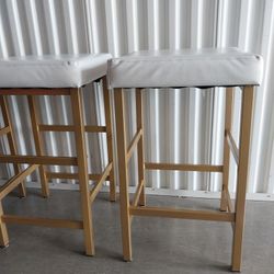 4 Counter Height Stools En Buenas Condiciones Son De Pien And Metal Dorado Precio Fijo 