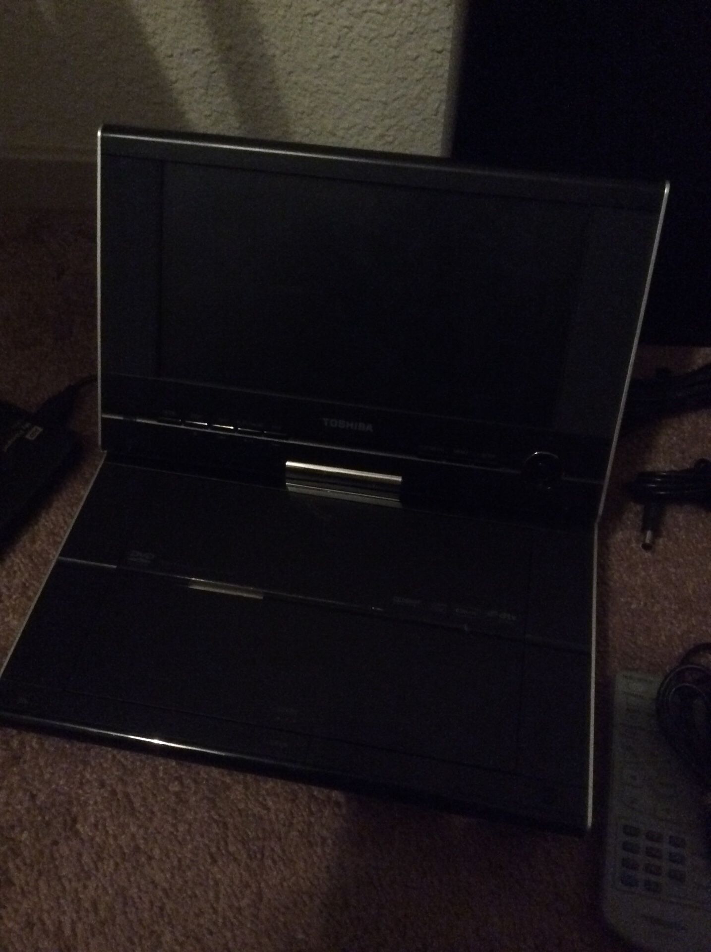 Toshiba portable DVD player w/remote. for Sale in Sacramento, CA