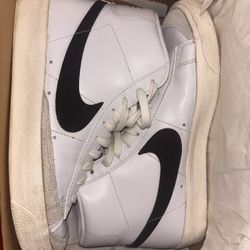 Size 9.5 Nike Blazer 77 Mid 