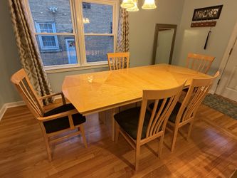Dining room table  with Chairs