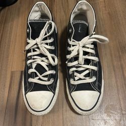 Chuck Taylor Converse size 7 men’s mid top