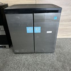 Compact Fridge / Freezer