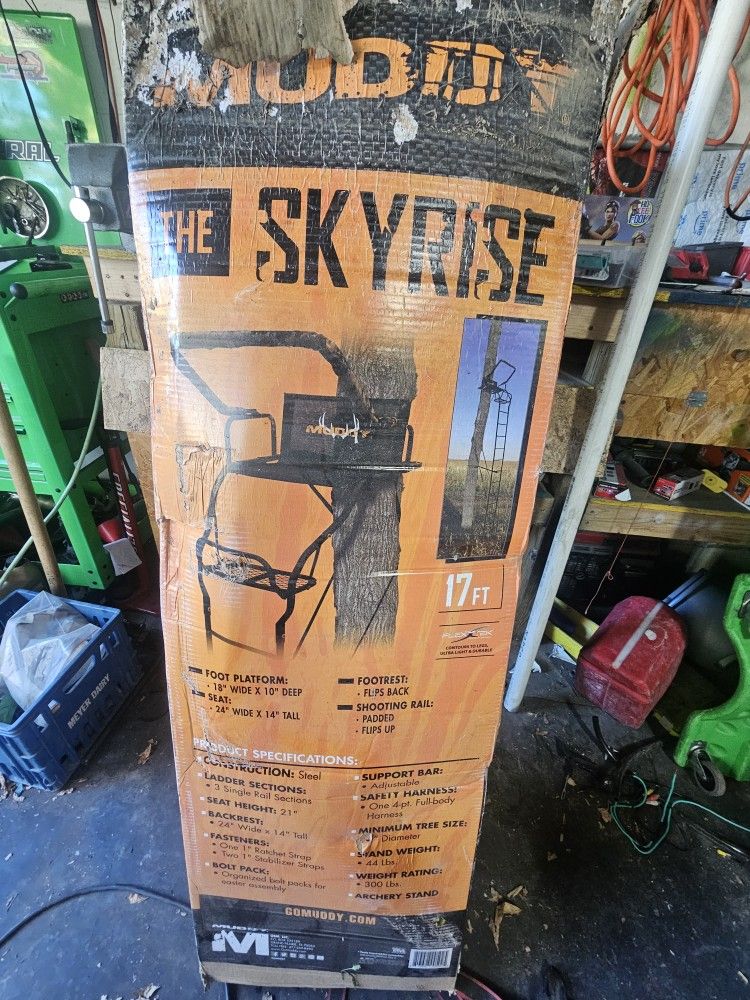 Muddy Skyrise Ultra Wide 17-Foot 1 Person Hunting Deer Ladder Tree Stand, Black