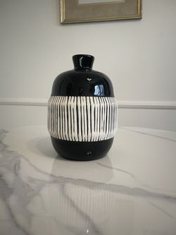 Decorative Ceramic Vase – Bold Stripe Design  8”