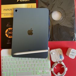 256gb Apple IPad 10th Generation (10.9” Liquid Retina / 2022 model) with pen, keyboard, case & Accessories (warranty 2026) 