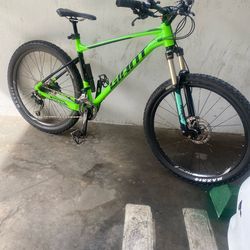 Giant fathom 2x9 speed tires 27.5 disc brakes