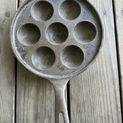 VINTAGE GRISWOLD #962A NO. 32 CAST IRON AEBLESKIVER EGG POACHER PAN SKILLET