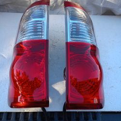 2004---2006 Toyota Tundra Tail Lights Pair