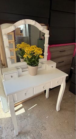 Vanity Good Condition light Not working