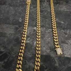 Diamomd lock Cuban Link Set 14K Gold Plated Doesn't Loses Color 