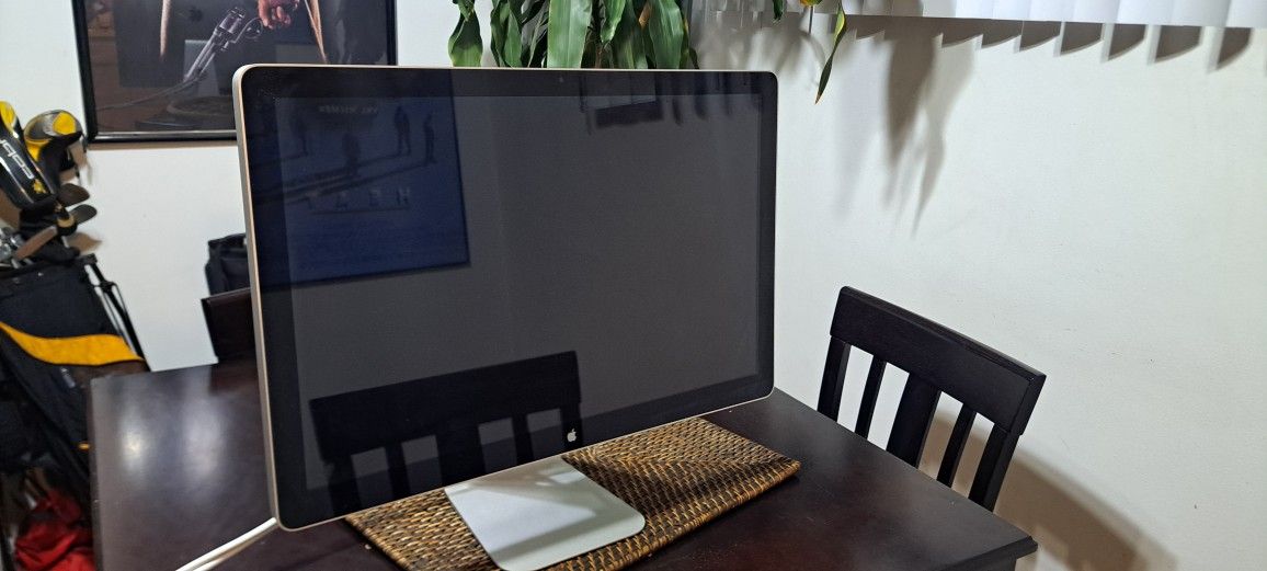 Apple Mac LED Cinema Display 24-inch.