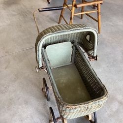 ANTIQUE   BABY  BUGGY