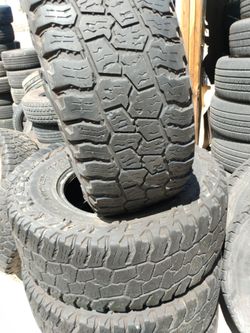 Used set of tires 35 1250 17 Lt Mickey Thompson