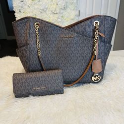 Michael Kors MK Brown Signature Jet Set Large Bag Shoulder Tote Wallet Set