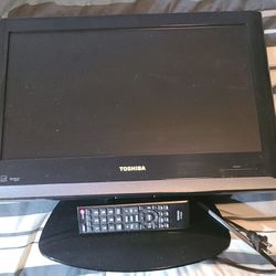 Gently Used: Toshiba, 19" Flat Screen HDMI 720p HD LCD TV

