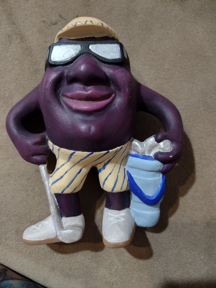 California Raisin. Mr Raisin. Playing Golf. Ceramic Figurine
