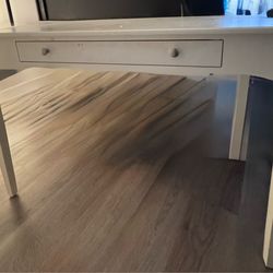 Classic White Console Table / Writing Desk – Elegant Minimal Style