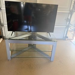 Heavy Duty Glass TV Stand. Well Built $40