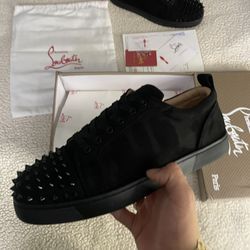 Red Bottoms / Suela Rojas