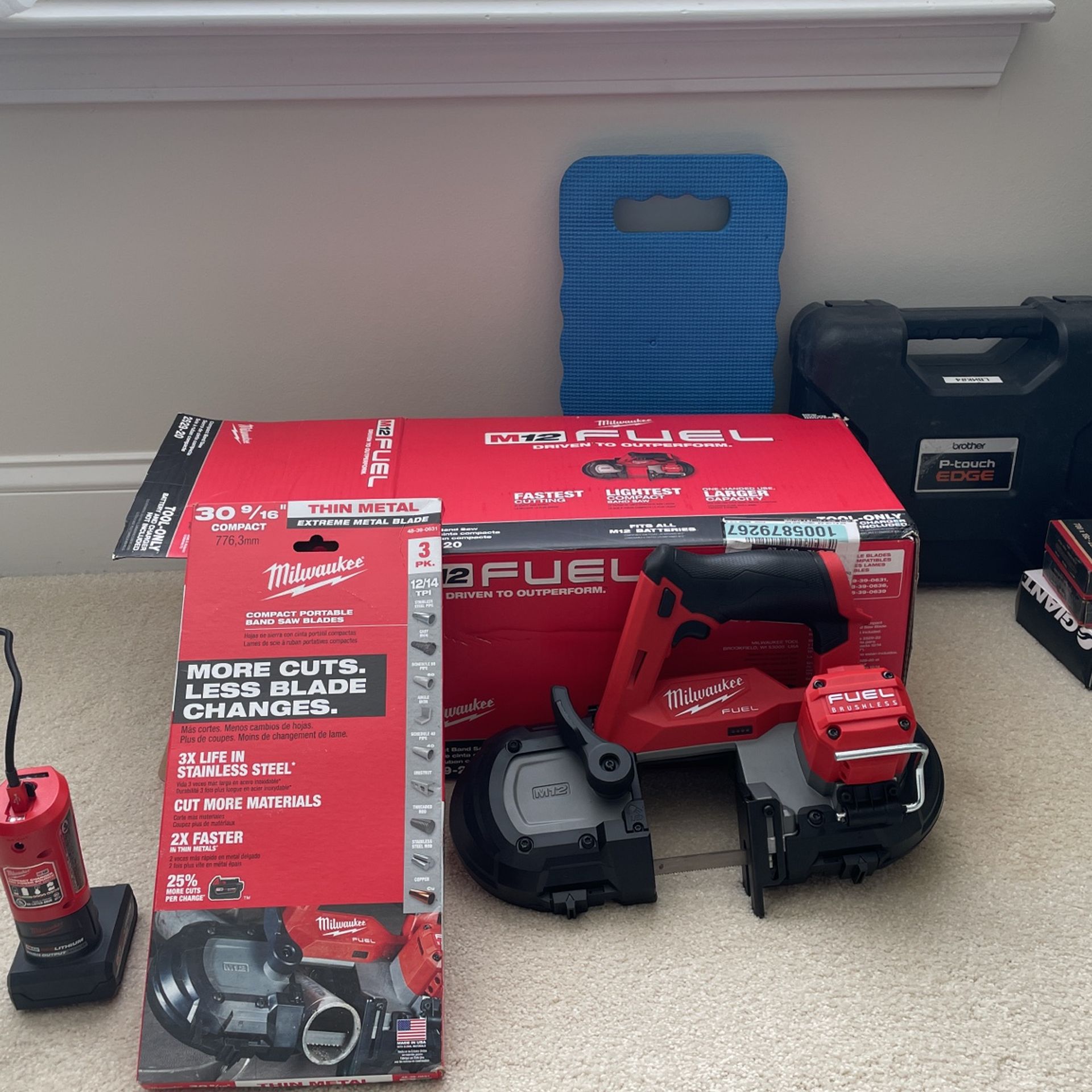 Milwaukee M12 2529-20 Band Saw W Battery And Charger