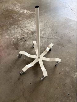 Heavy duty medical equipment stand on 6 casters
