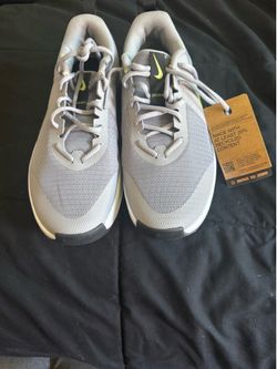 NIKE TENNIS SHOE