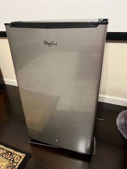 Mini refrigerator