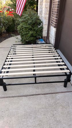 Full Size Metal platform bed frame with wooden slats. Like new.