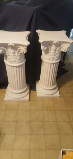 A Pair of Classic Corithian Pedastal Columns/ Pillars