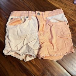 Girl’s two tone Levi’s denim shorts. Size 12