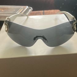 Dark Lense White Frame 2 Heart Cut Out On Side Uv 400