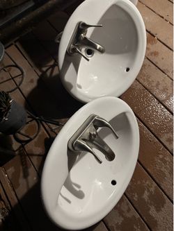 2 sinks w faucet