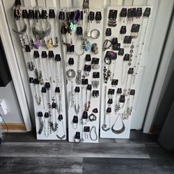 Paparazzi Jelwery $3.00 A Piece Or $150 For Everything 