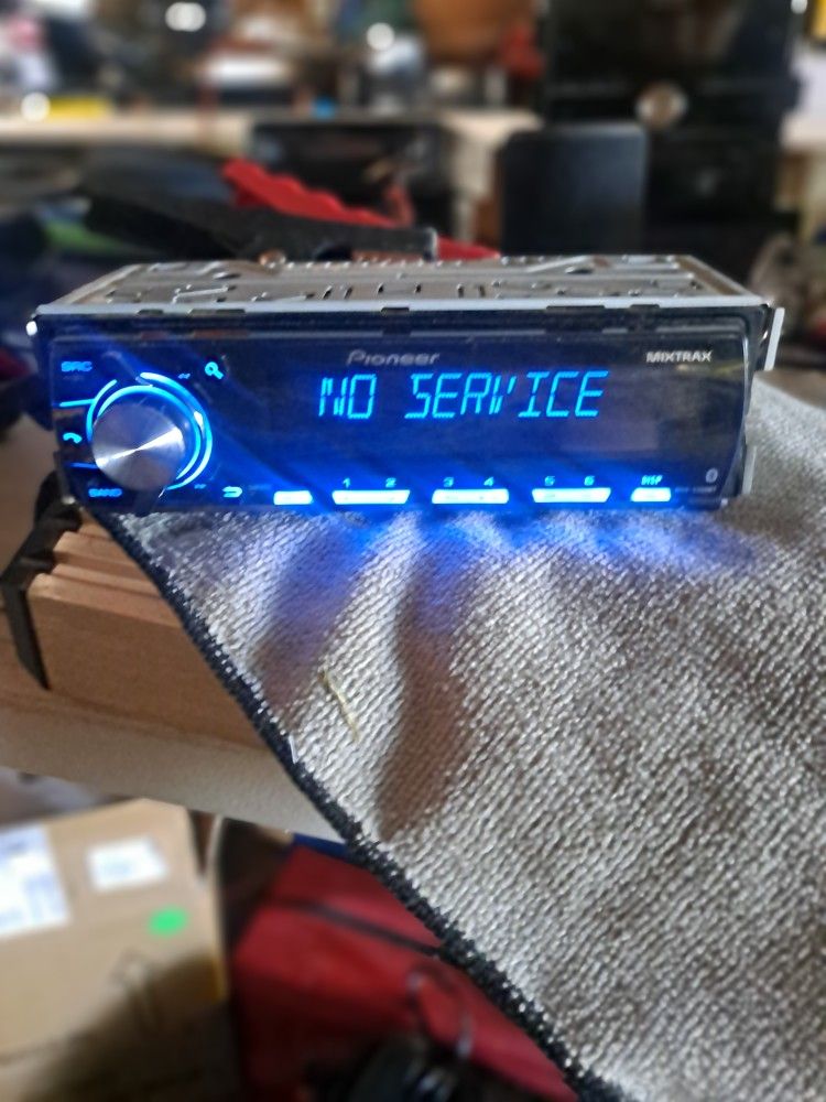 Nice Pioneer Bluetooth Stereo Mixtrax Model # MVH-X560BT