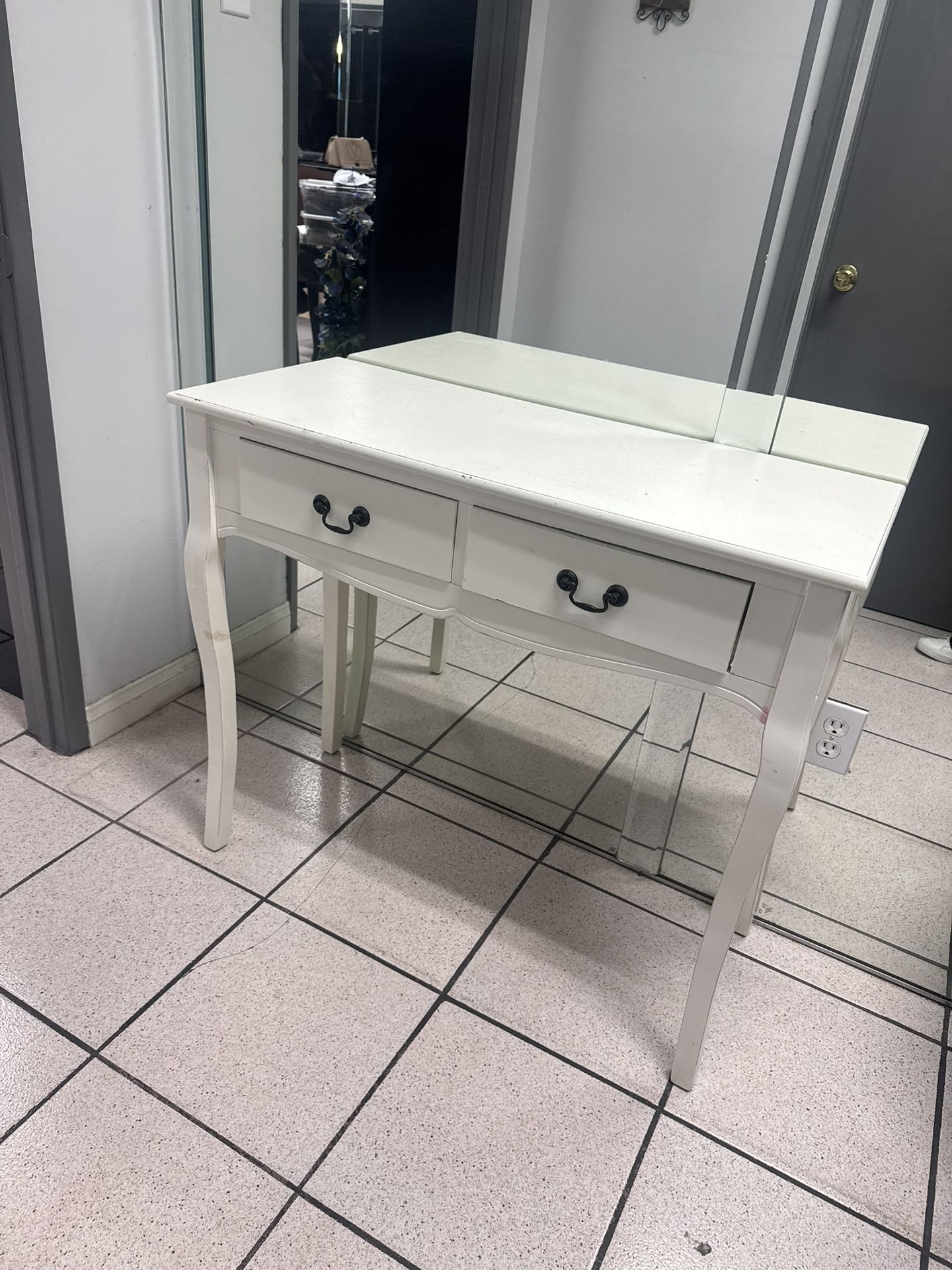 Wooden White Vanity Table