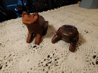 PAIR WOODEN TOADS/FROGS
