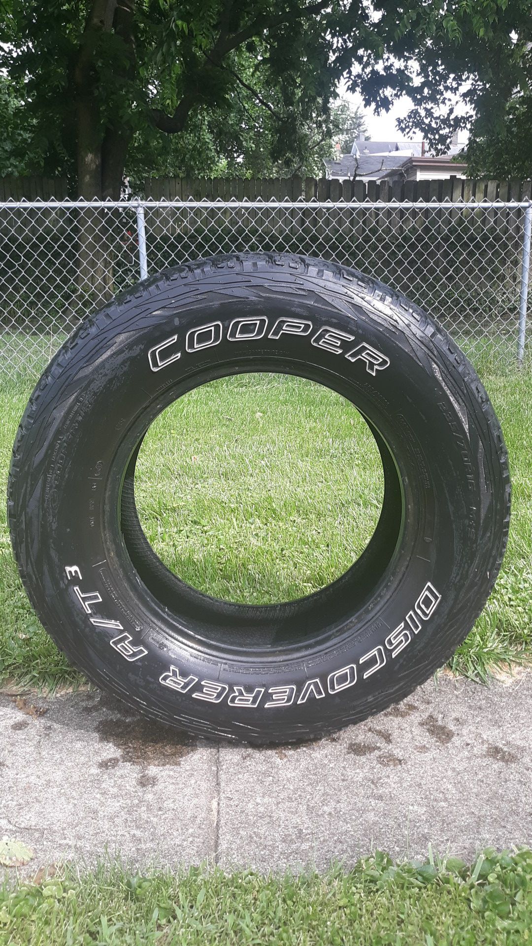 Cooper Discover A/T 3 235/ 70R16 in great condition only 25$