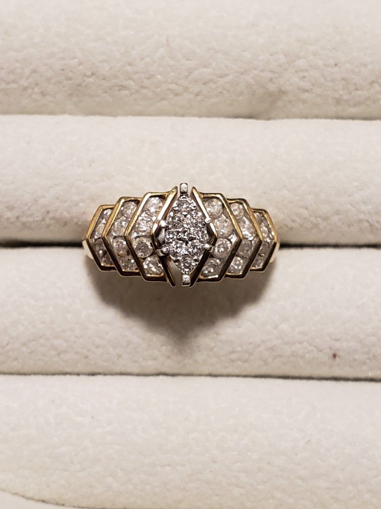 10k Solid Gold Diamond Cluster Ring Size 7 ( Read The Description )