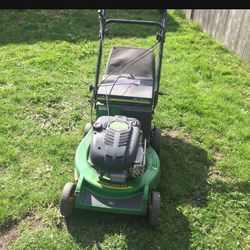 John Deere 6.5HP INTEK Briggs Stratton Engine Lawnmower Self Propelled RWD With Cast Aluminum Deck And Bag for Sale in Crestwood IL OfferUp