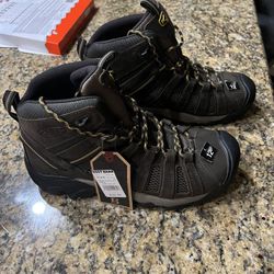 Brand New Keen Men’s Hiking Boots Size 12